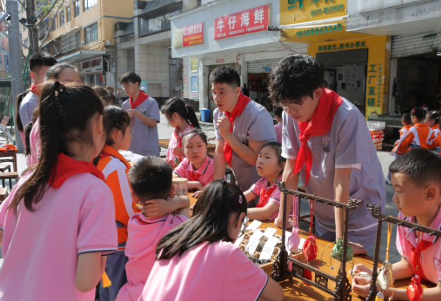 回归温情本质为孩子的健康成长营造更理性更优质的教育环境 回归温情本质为孩子的健康成长营造更理性更优质的教育环境